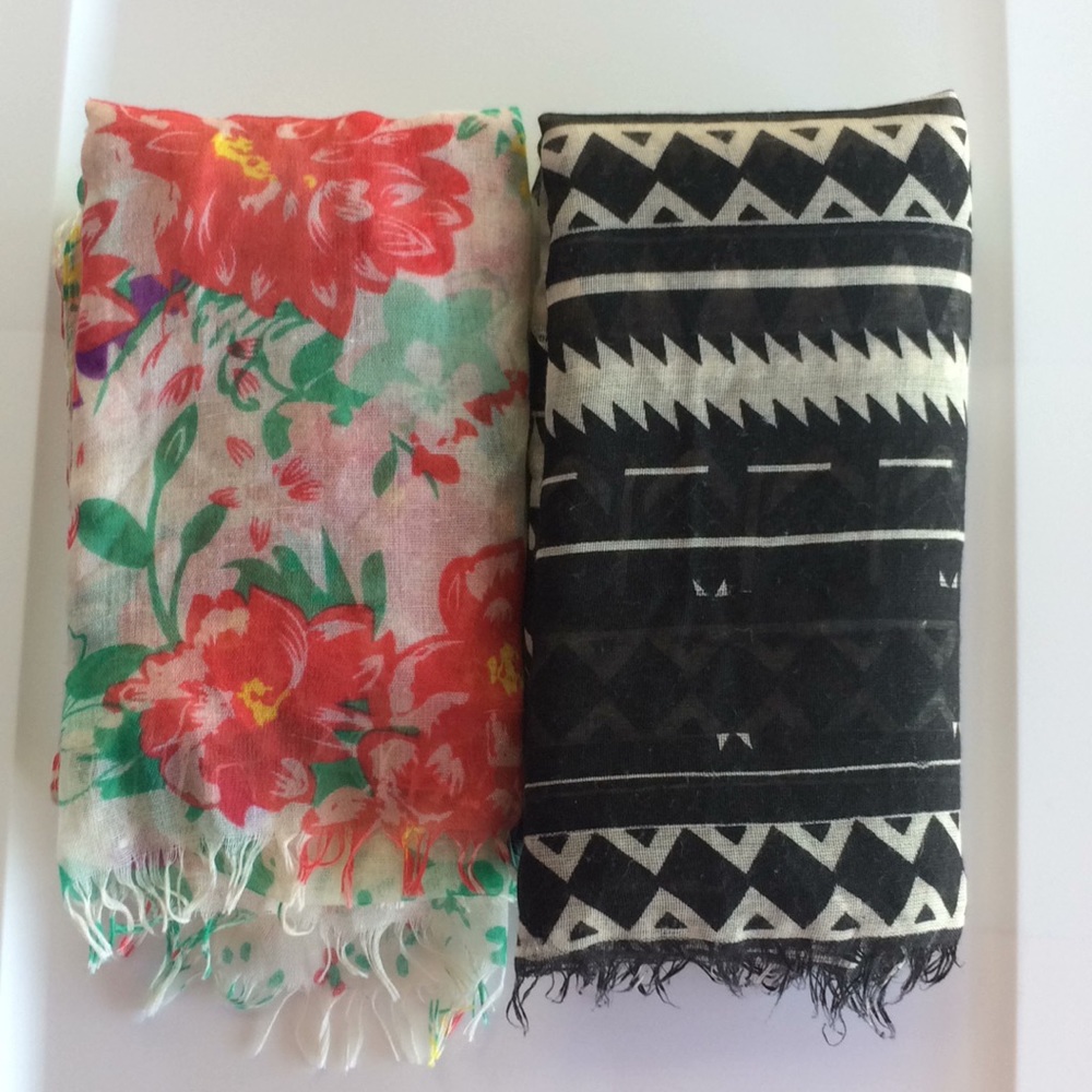 Bundle Of 2 Scarfs